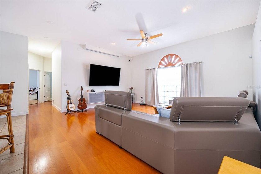Under contract-accepting backup offers. Welcome to this - photo 10