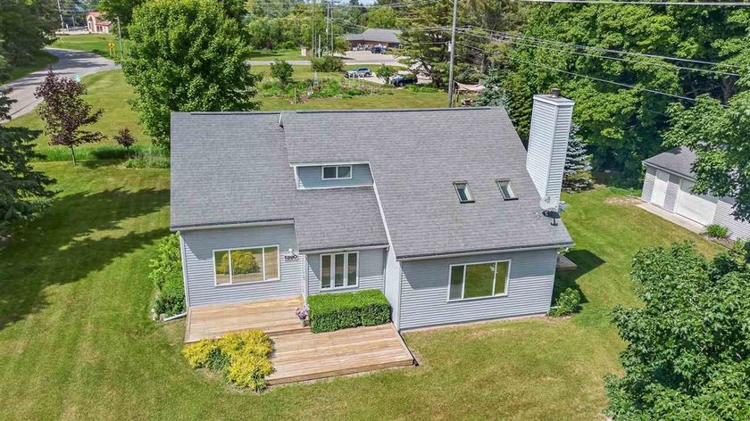 Located just minutes from Lake Michigan public beach, boat - photo 2