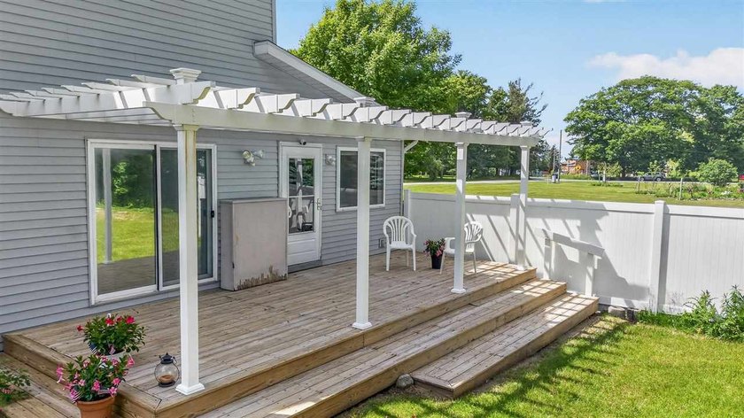 Located just minutes from Lake Michigan public beach, boat - photo 4
