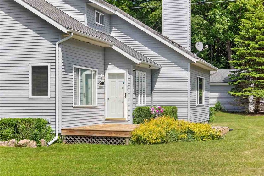 Located just minutes from Lake Michigan public beach, boat - photo 7