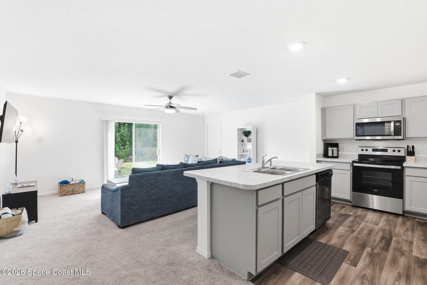 Welcome home to this beautifully designed 4 bedroom, 2 bathroom - photo 5