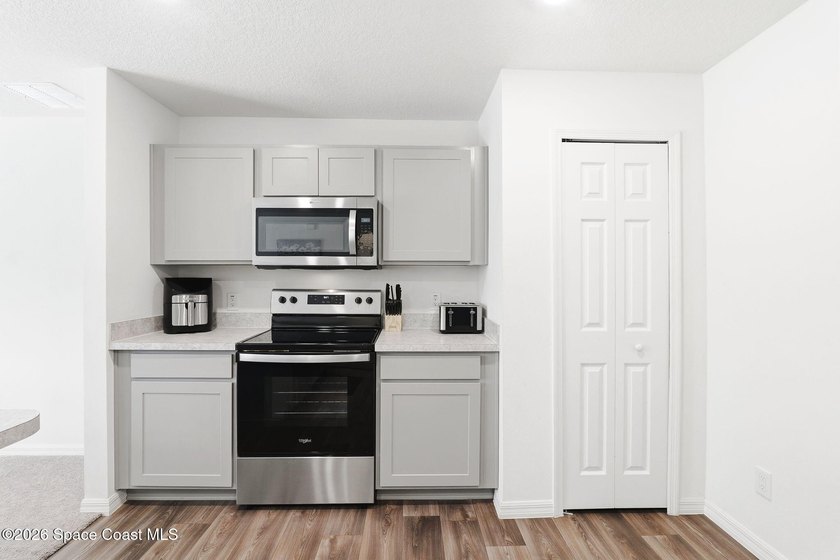 Welcome home to this beautifully designed 4 bedroom, 2 bathroom - photo 8