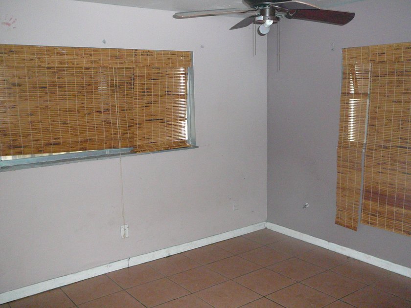 HUGE CBS DUPLEX ZONED GENERAL COMMERCIAL WHICH IS A LEGAL NON - photo 18