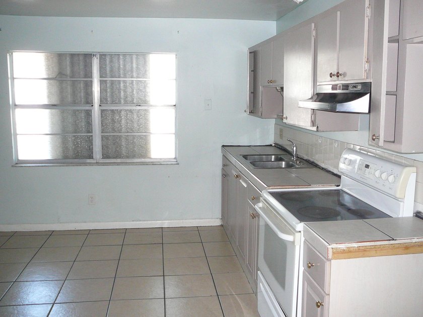 HUGE CBS DUPLEX ZONED GENERAL COMMERCIAL WHICH IS A LEGAL NON - photo 27
