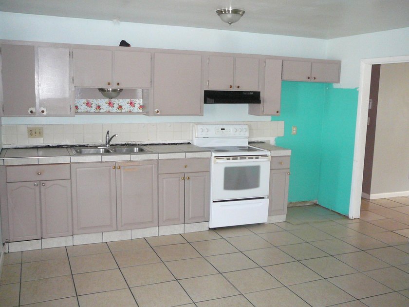 HUGE CBS DUPLEX ZONED GENERAL COMMERCIAL WHICH IS A LEGAL NON - photo 29
