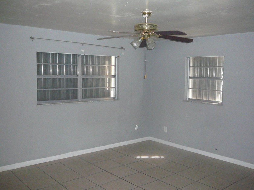 HUGE CBS DUPLEX ZONED GENERAL COMMERCIAL WHICH IS A LEGAL NON - photo 30