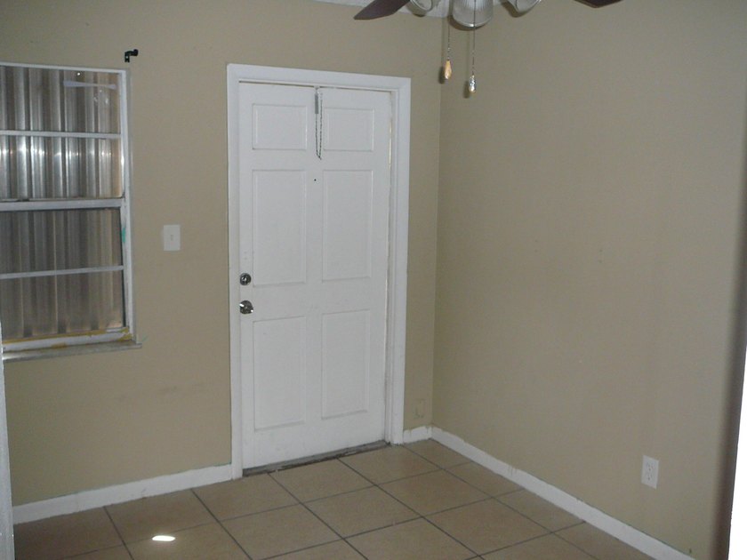 HUGE CBS DUPLEX ZONED GENERAL COMMERCIAL WHICH IS A LEGAL NON - photo 38