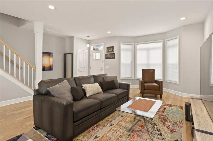 Luxury, comfort, and convenience. Welcome to 159 N Plymouth: a - photo 4