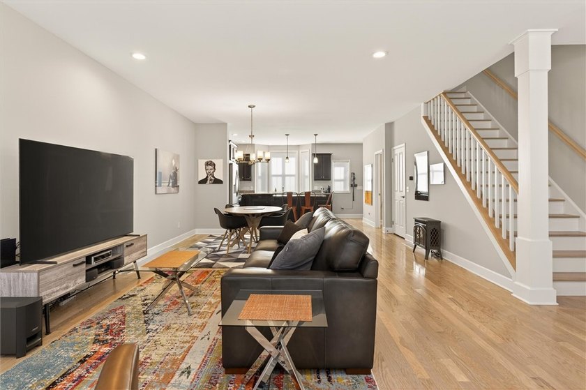 Luxury, comfort, and convenience. Welcome to 159 N Plymouth: a - photo 5