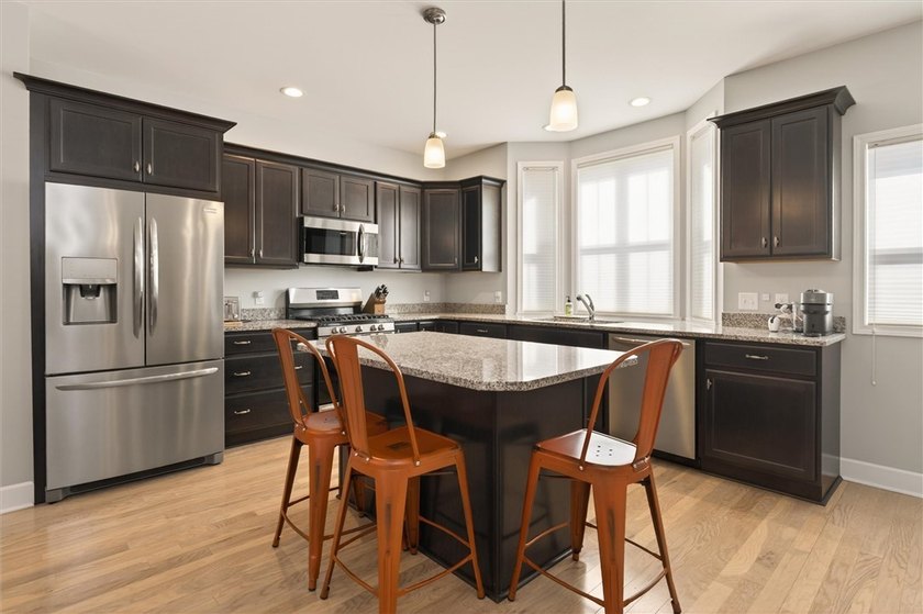 Luxury, comfort, and convenience. Welcome to 159 N Plymouth: a - photo 10