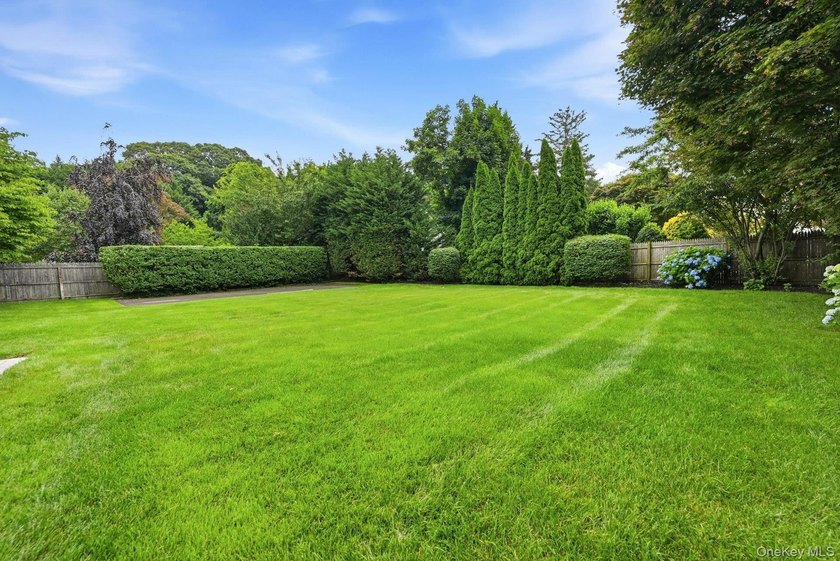 Welcome to 11 Cliftwood Drive, located in one of Huntington's - photo 25