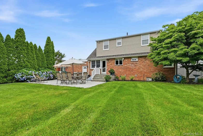 Welcome to 11 Cliftwood Drive, located in one of Huntington's - photo 26
