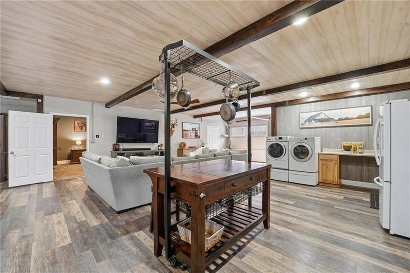 Extraordinary 15-acre Kansas City, Kansas estate featuring a - photo 11