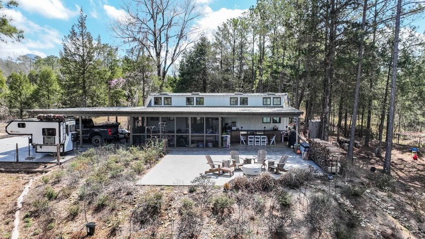 Cedar Pines Retreat offers a balance of convenience and privacy - photo 4