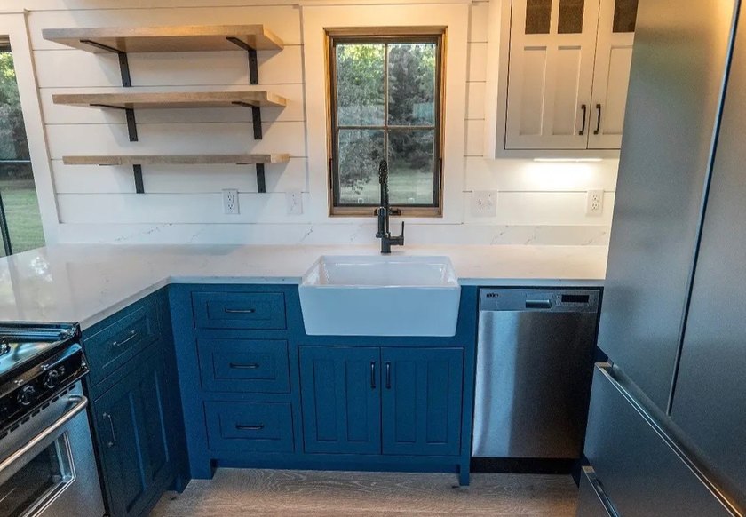 Cedar Pines Retreat offers a balance of convenience and privacy - photo 6