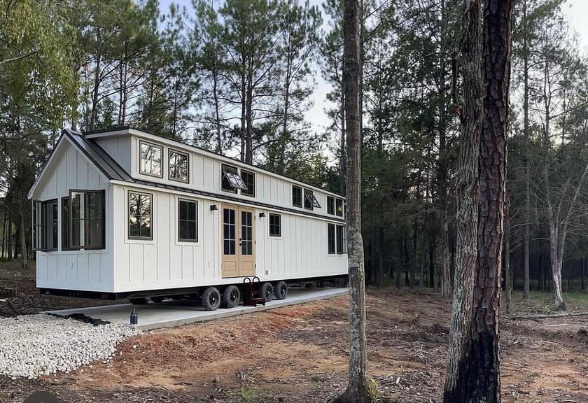 Cedar Pines Retreat offers a balance of convenience and privacy - photo 7