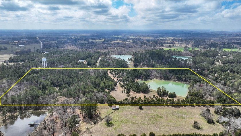 Cedar Pines Retreat offers a balance of convenience and privacy - photo 8