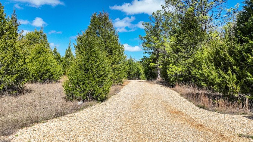 Cedar Pines Retreat offers a balance of convenience and privacy - photo 10