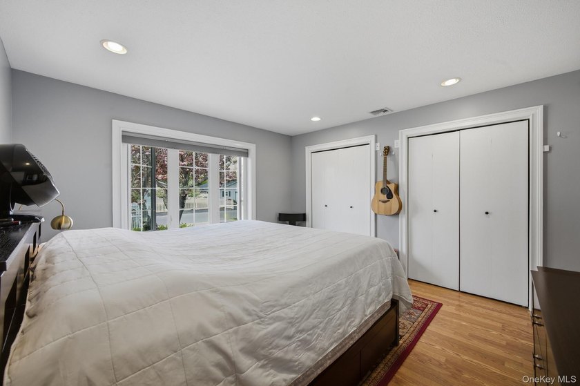 Beautifully Maintained, 3 Bedrooms, 2 Bathroom Ranch with - photo 16