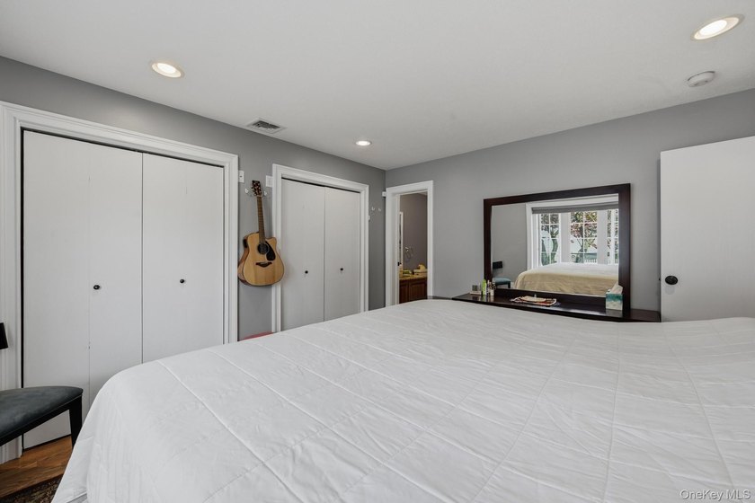 Beautifully Maintained, 3 Bedrooms, 2 Bathroom Ranch with - photo 17