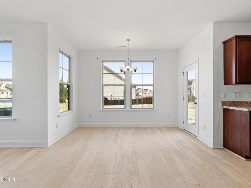 Open and inviting 3-bedroom, 2.5 bath home located on a corner - photo 8