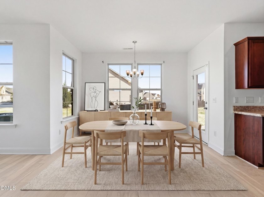 Open and inviting 3-bedroom, 2.5 bath home located on a corner - photo 9