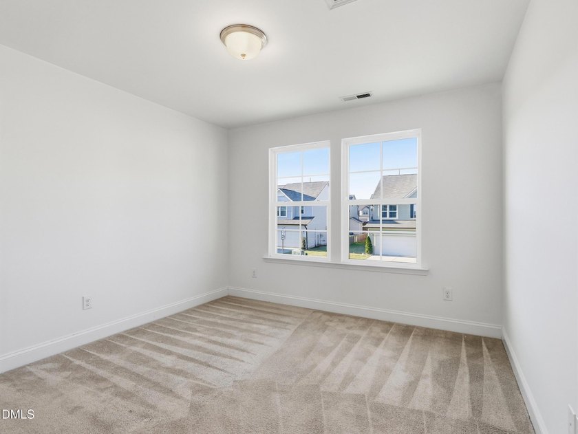 Open and inviting 3-bedroom, 2.5 bath home located on a corner - photo 10