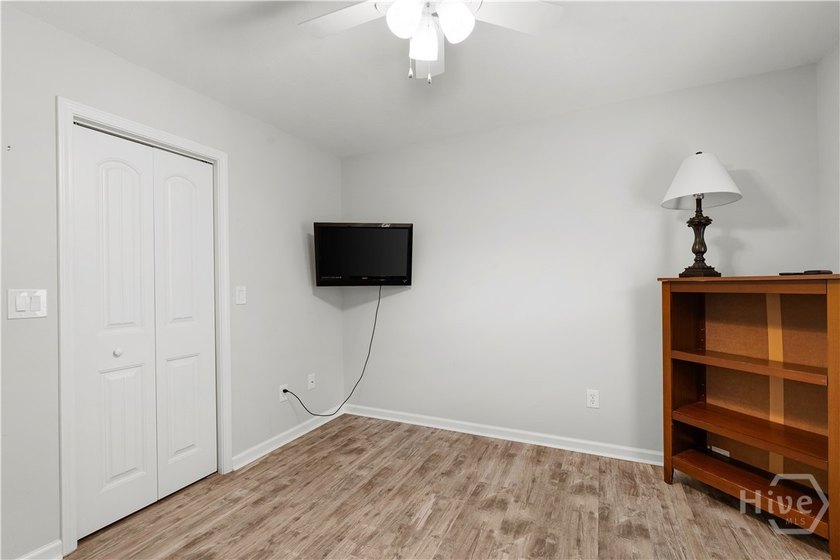 Welcome home to your own private retreat in unincorporated - photo 31