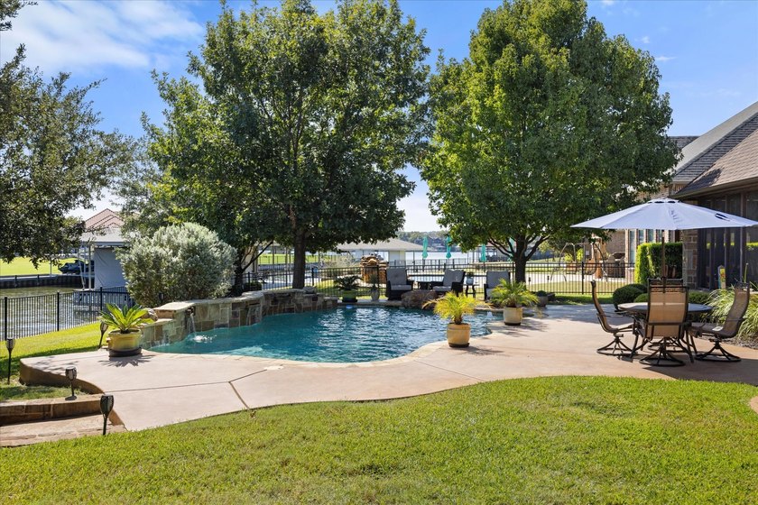 Welcome to your ultimate waterfront retreat in one of Granbury's - photo 31
