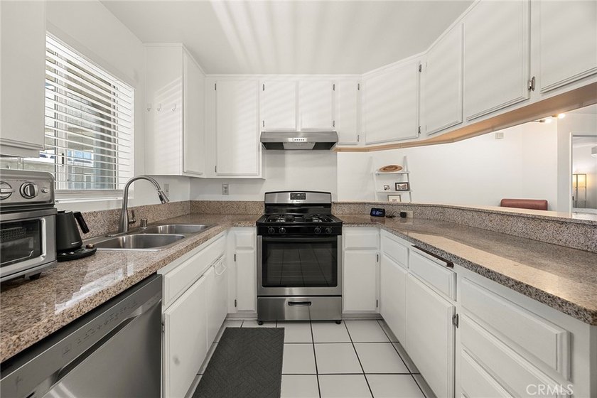 Location, location, location! Ideally situated near Rose Park - photo 8