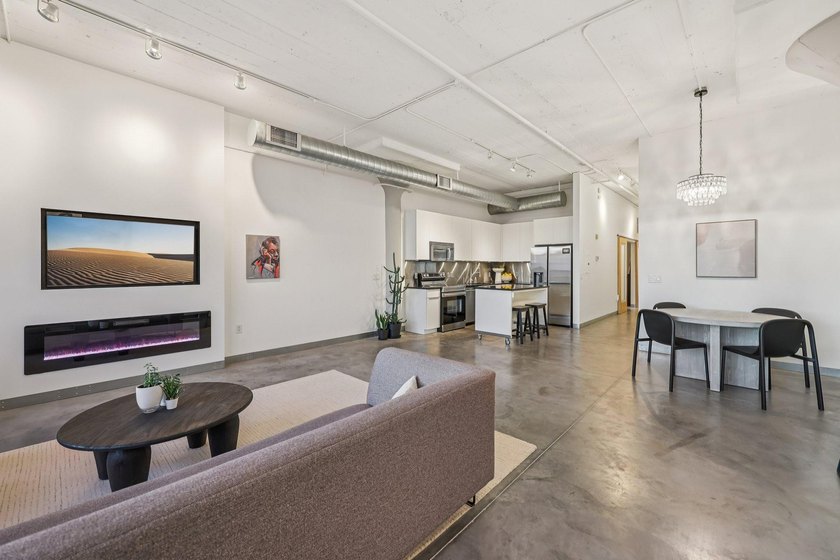 Amazing historic loft featuring soaring ceilings, oversized - photo 5