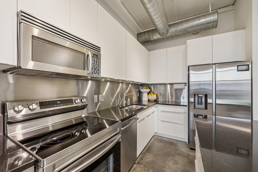 Amazing historic loft featuring soaring ceilings, oversized - photo 10