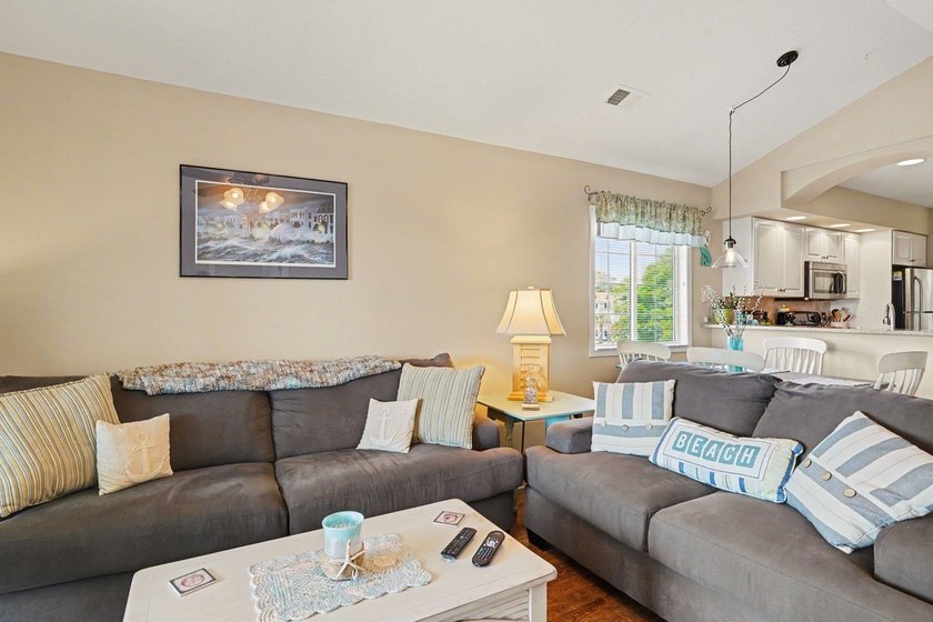 Turn-key 2BR/2BA end unit condo with stunning Intracoastal - photo 15