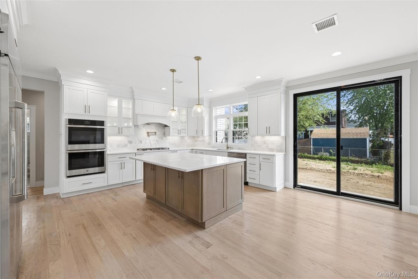 Brand-New Custom Colonial in the Heart of Merrick - Move-In - photo 15