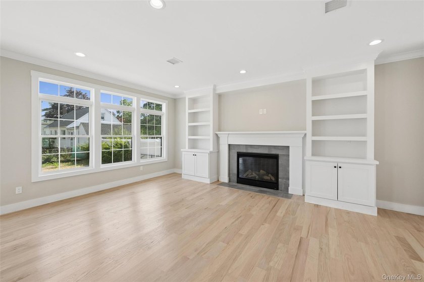 Brand-New Custom Colonial in the Heart of Merrick - Move-In - photo 16