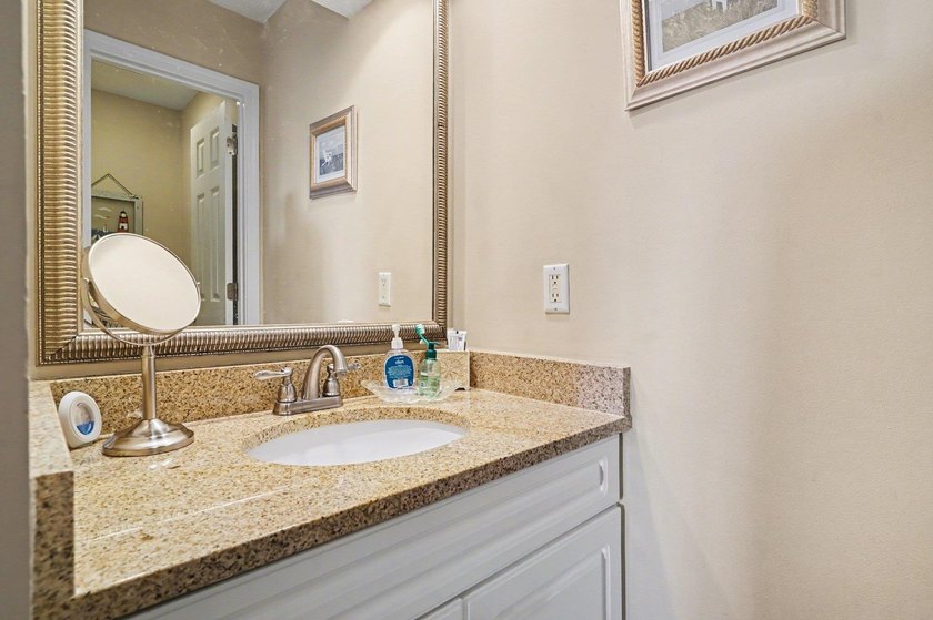 Turn-key 2BR/2BA end unit condo with stunning Intracoastal - photo 18