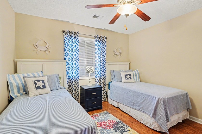 Turn-key 2BR/2BA end unit condo with stunning Intracoastal - photo 20