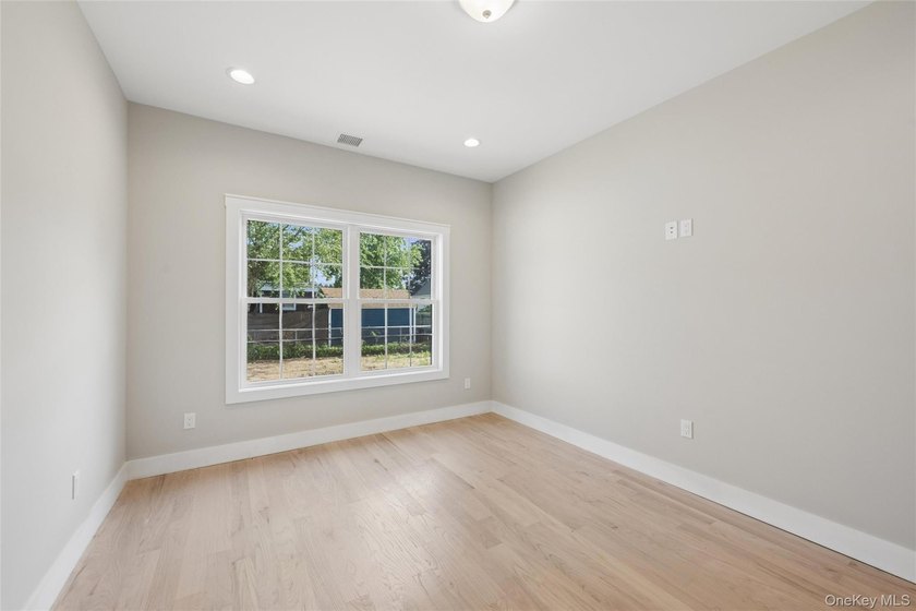 Brand-New Custom Colonial in the Heart of Merrick - Move-In - photo 24