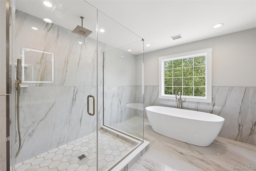 Brand-New Custom Colonial in the Heart of Merrick - Move-In - photo 33