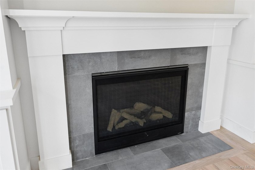 Brand-New Custom Colonial in the Heart of Merrick - Move-In - photo 44