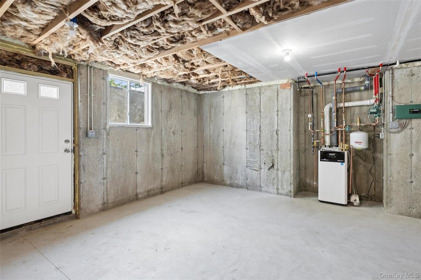 Brand-New Custom Colonial in the Heart of Merrick - Move-In - photo 47