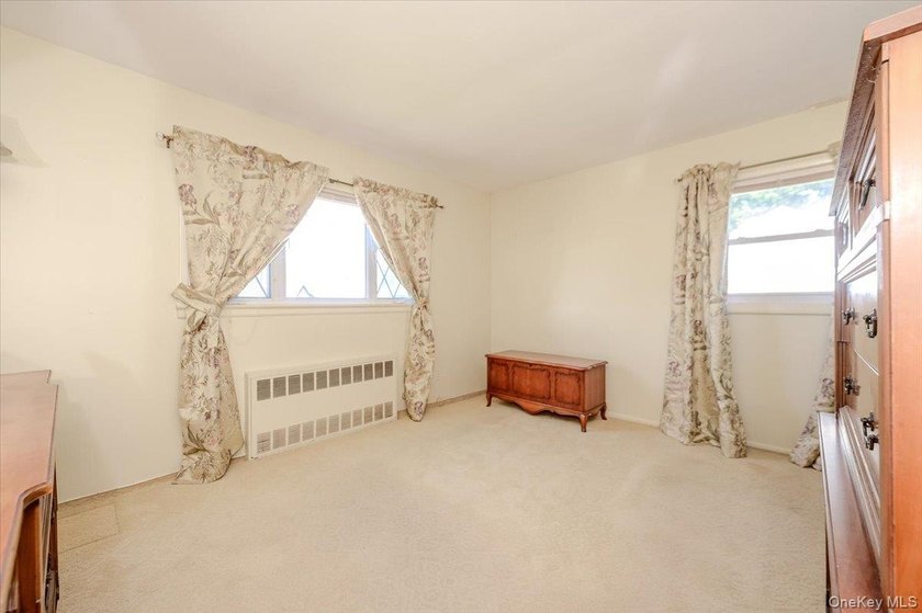 Classic Cape Cod charm meets exceptional versatility in this - photo 12
