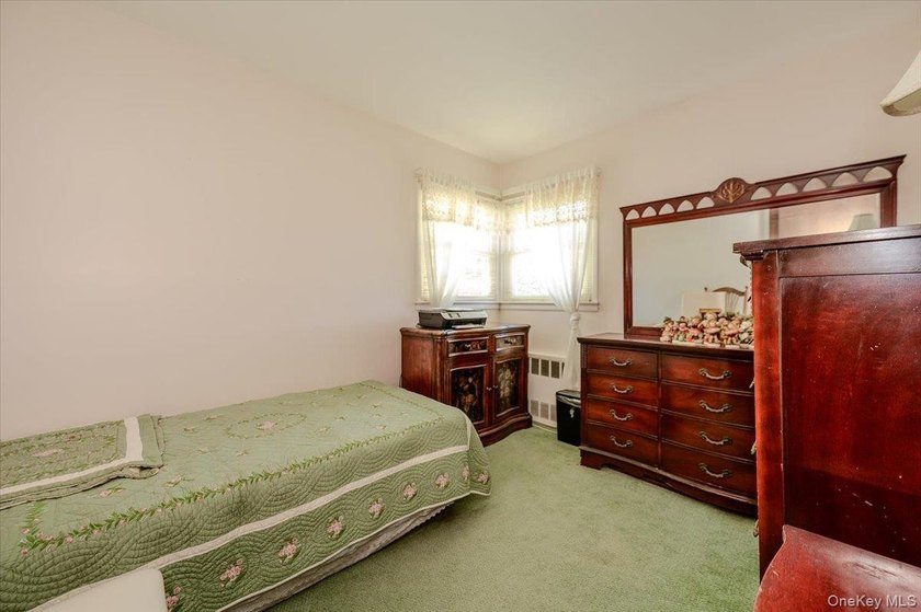 Classic Cape Cod charm meets exceptional versatility in this - photo 13