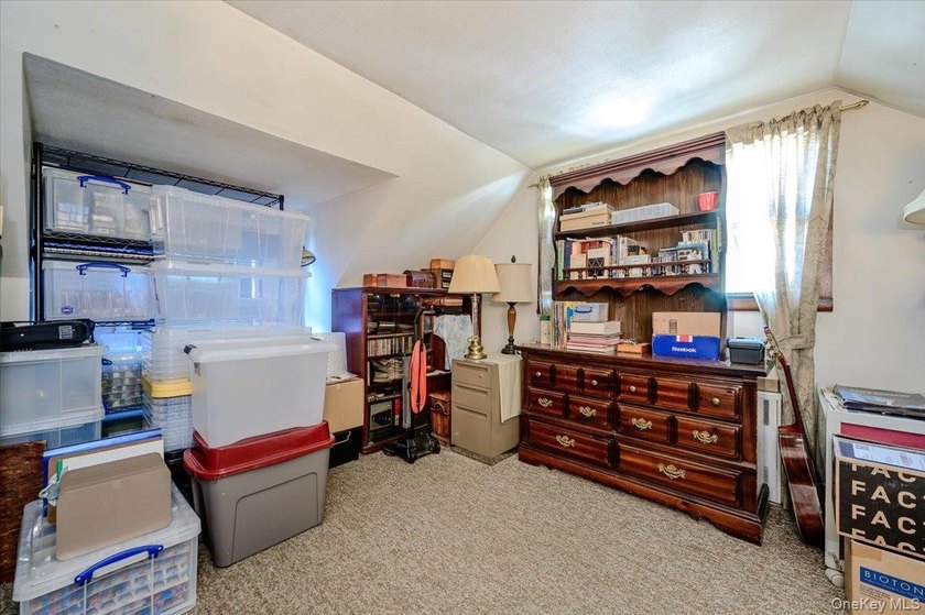 Classic Cape Cod charm meets exceptional versatility in this - photo 15