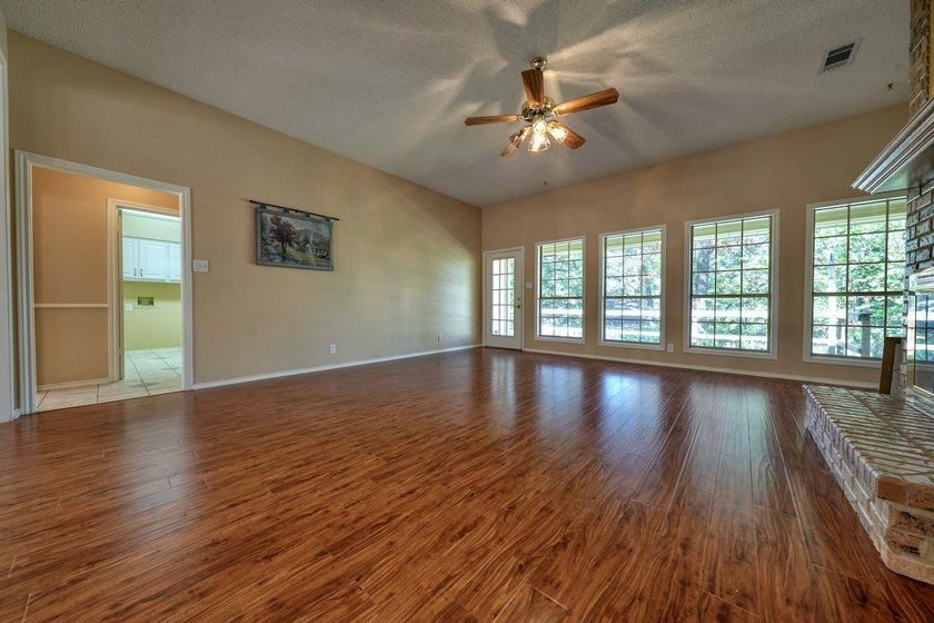 Welcome home to this beautiful 3-bedroom, 2-bathroom retreat - photo 2