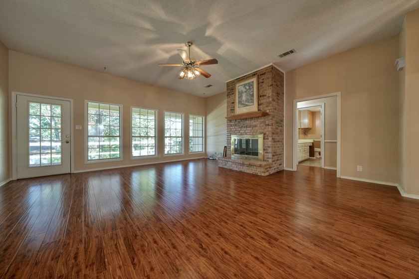 Welcome home to this beautiful 3-bedroom, 2-bathroom retreat - photo 3