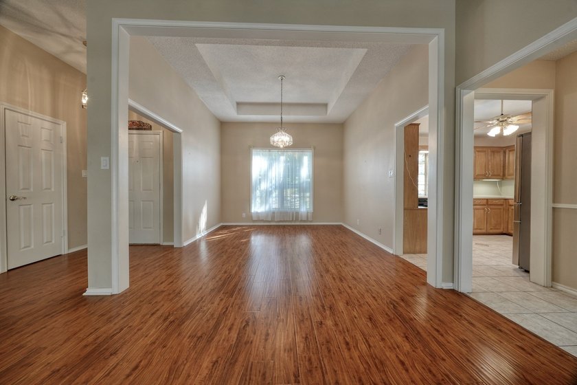 Welcome home to this beautiful 3-bedroom, 2-bathroom retreat - photo 7