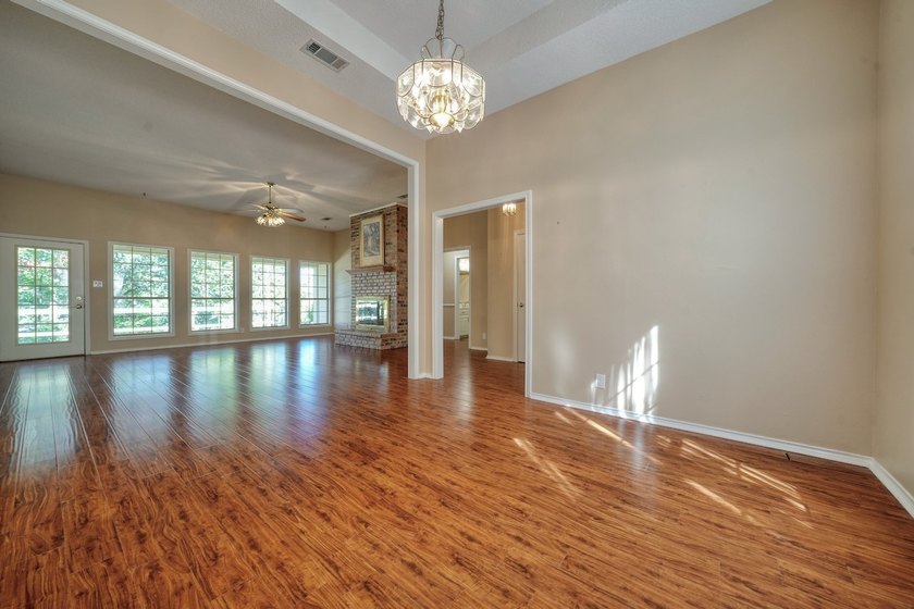 Welcome home to this beautiful 3-bedroom, 2-bathroom retreat - photo 9