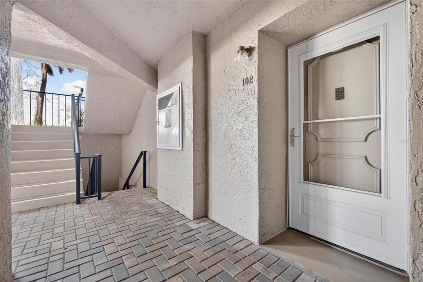 Welcome to easy first-floor living in this bright corner unit - photo 3