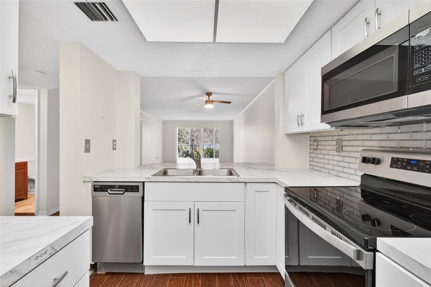 Welcome to easy first-floor living in this bright corner unit - photo 6